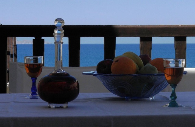 Kokkini Hani Evi's Beautiful Seafront house, With 4 Bedroom, 2-9 Persons. in Heraklion