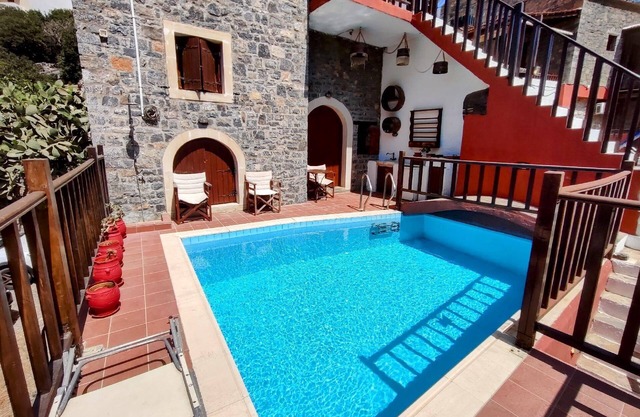 Holiday Plaka Persons Bedrooms 