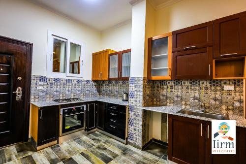Al Mamsha El Seyahi Apartment | Hurghada-For rent for a long period, fully air-conditioned, internet, ground floor, 2 bathrooms