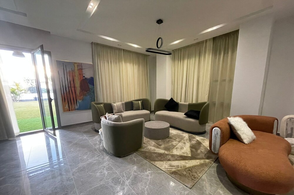 Sheikh Zayed City Villa | Villa with pool
