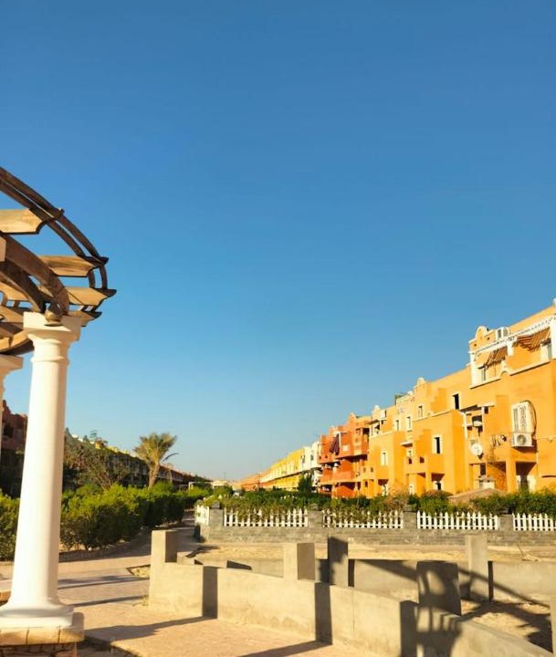 Al-Janayin Apartment | Relaxing Chalet with Pool & Sandy Beach