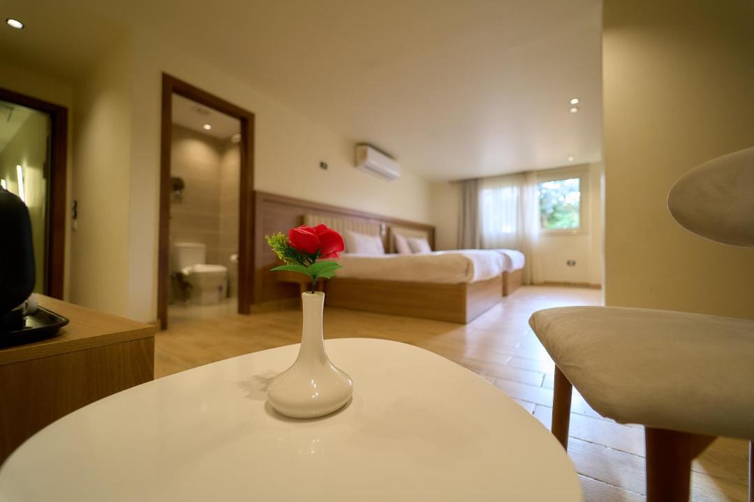 Kafrat al Jabal Hotel | La Roja pyramids inn