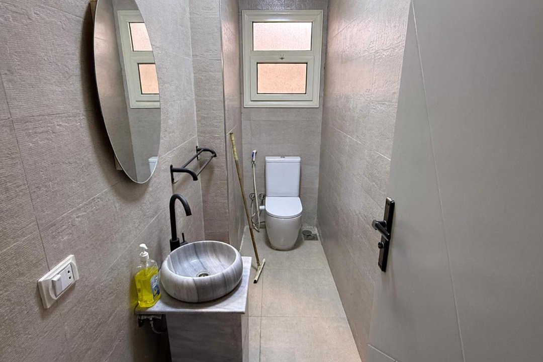 Al Duqqi Apartment | Cozy Apartment in Central Location, Comfort Stay