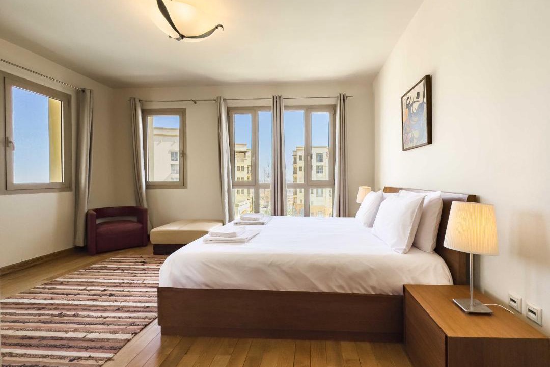 Al-Khalifa Apartment | Sunny Hills 3 - Modern & Elegant Retreat