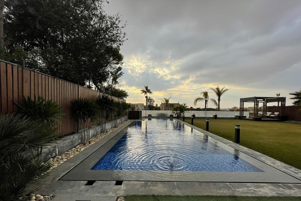 Photo of Outdoor in Sheikh Zayed City