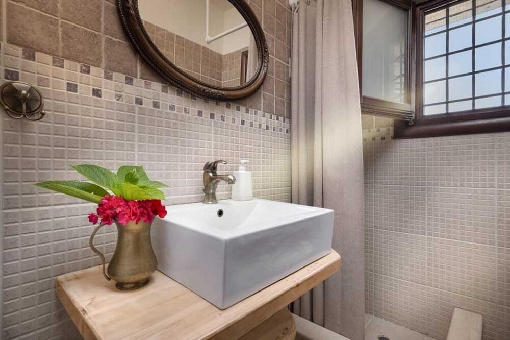 Photo of Bathroom in Lambinou