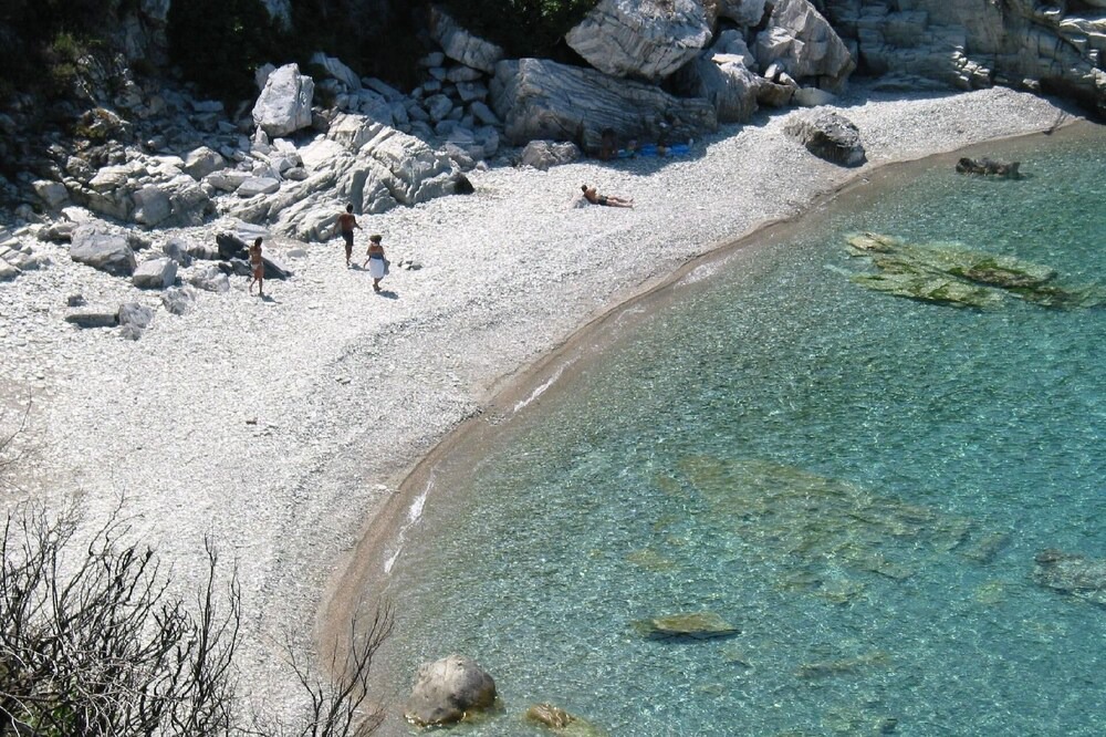 Photo of Others in Lambinou