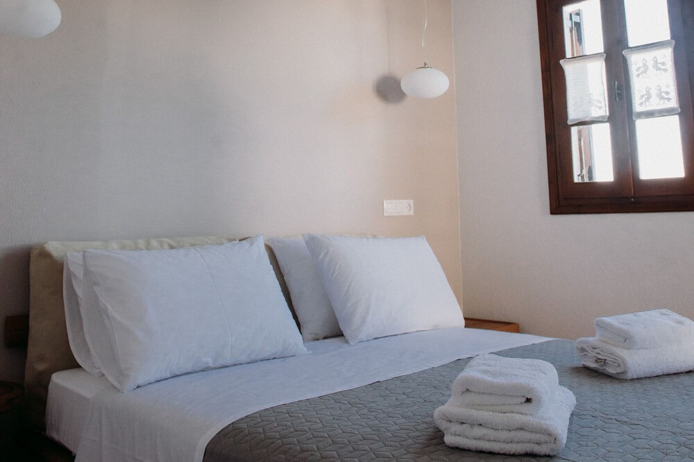 Photo of Bedroom in Mouresi