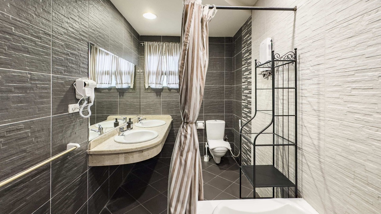 Photo of Bathroom in Taqseem Laselky