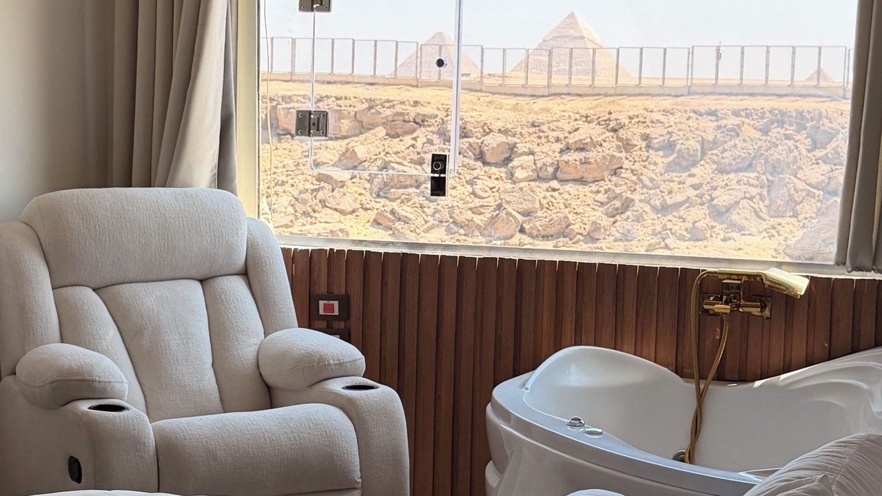 Photo of Bedroom in Pyramids Gardens