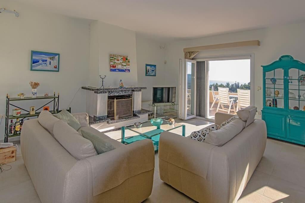 Photo of Livingroom in Agios Emilianos