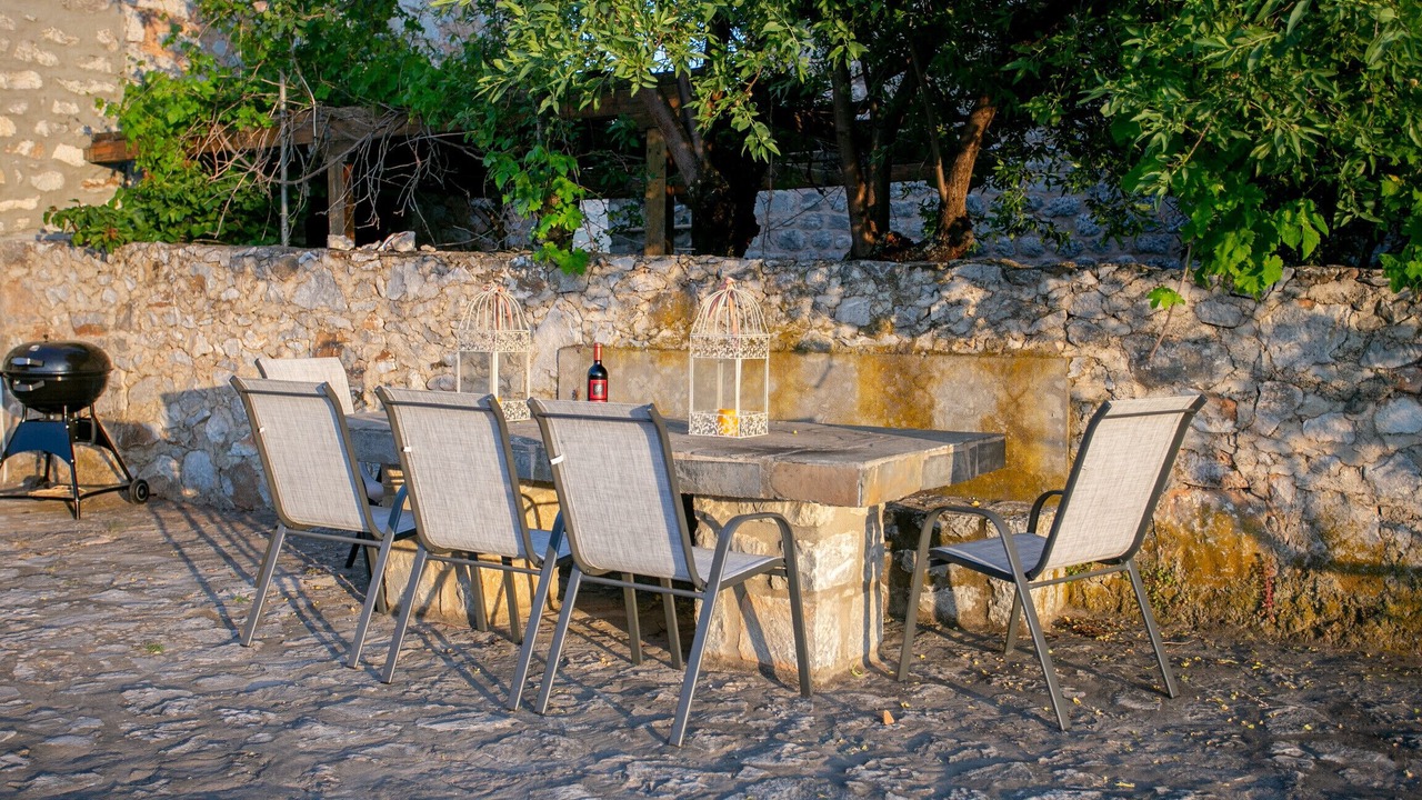 Photo of Outdoor in Omales
