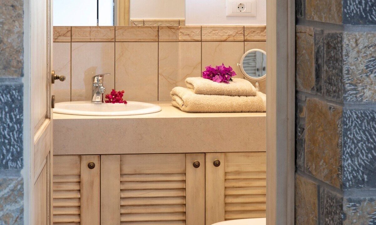 Photo of Bathroom in Kounelion