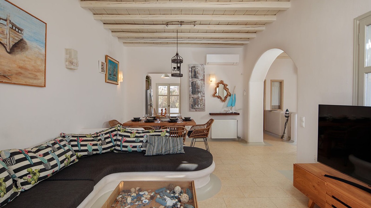 Photo of Livingroom in Ornos