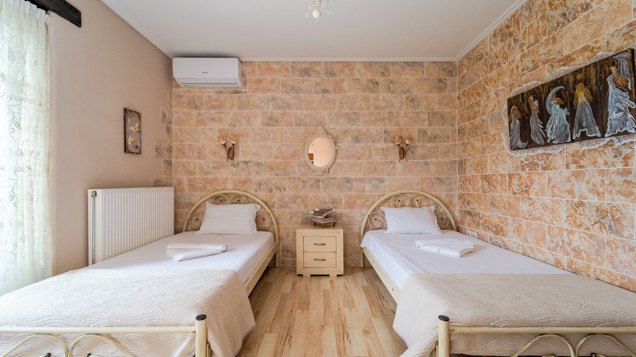 Photo of Bedroom in Alonia