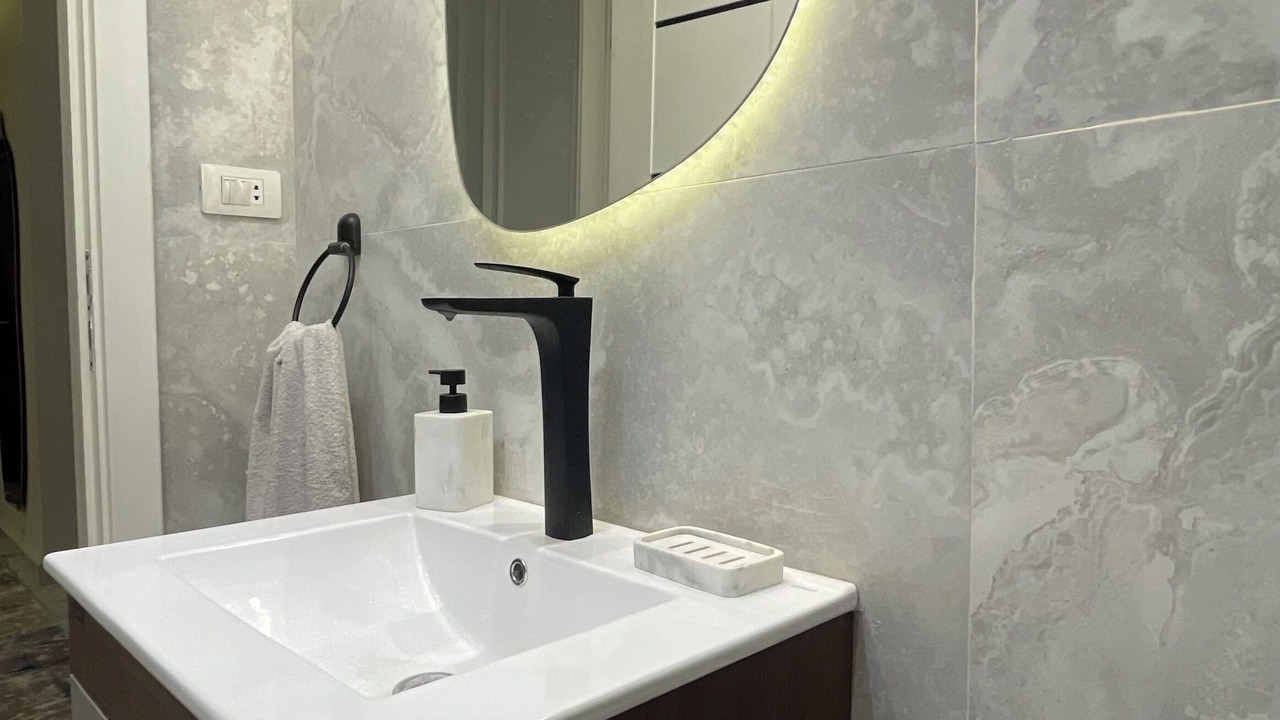 Photo of Bathroom in Pyramids Gardens