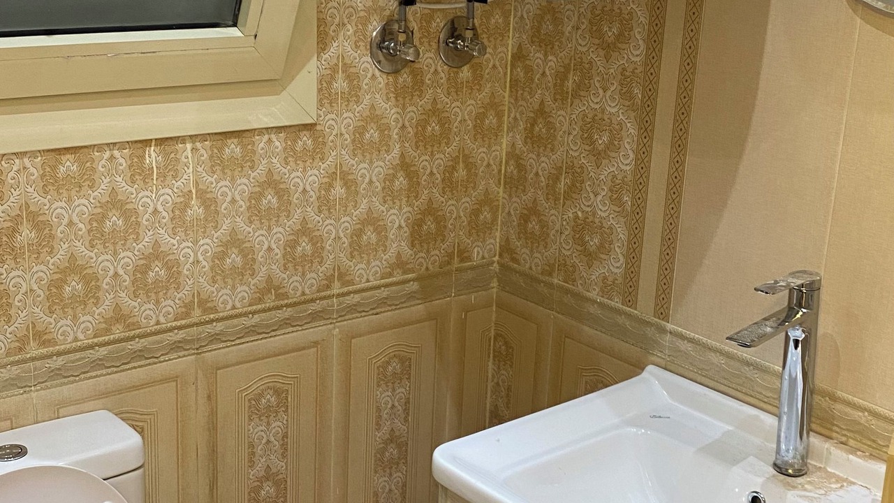 Photo of Bathroom in Pyramids Gardens