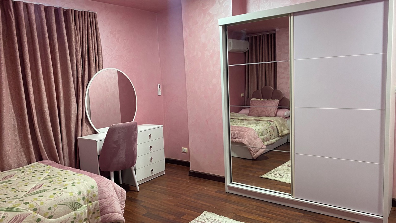 Photo of Bedroom in Pyramids Gardens