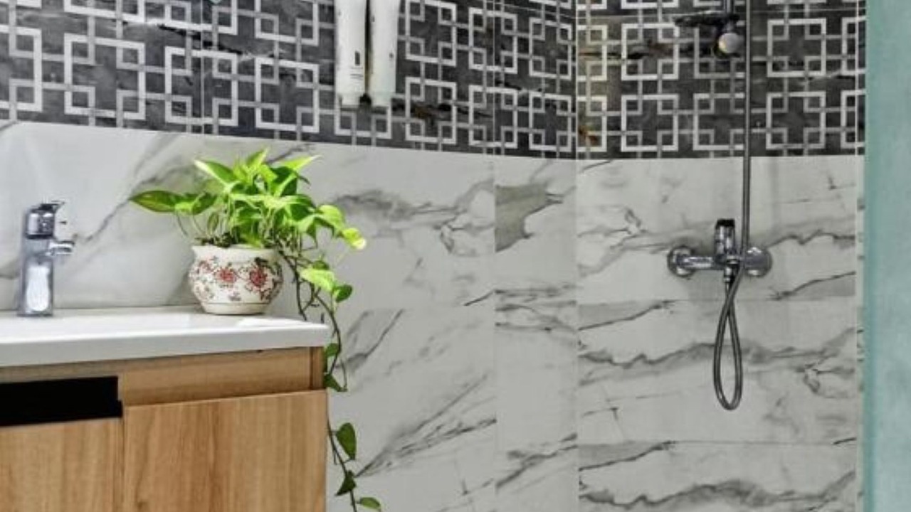 Photo of Bathroom in Corniche Road-Dahar
