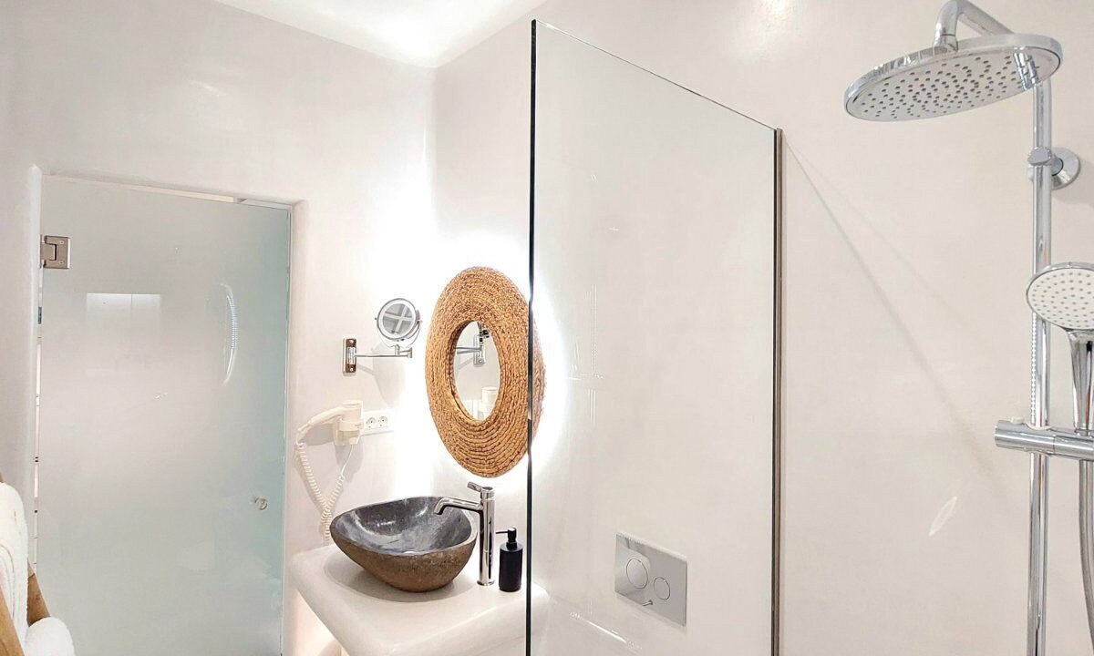 Photo of Bathroom in Paleopolis