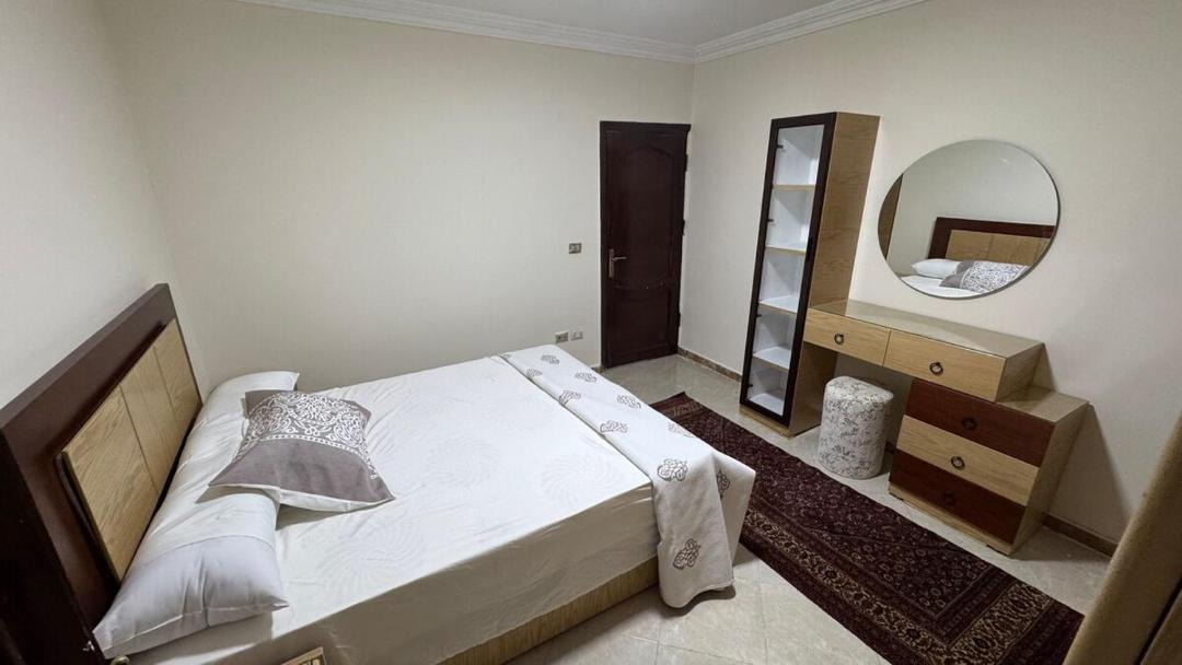 Photo of Bedroom in Pyramids Gardens