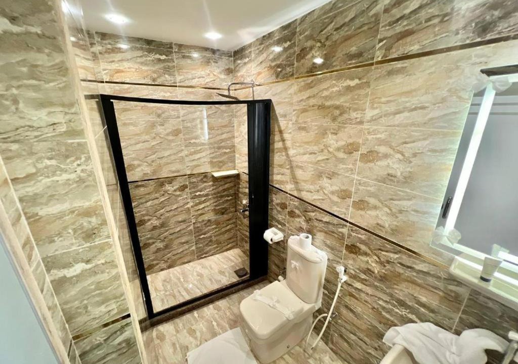 Photo of Bathroom in Pyramids Gardens