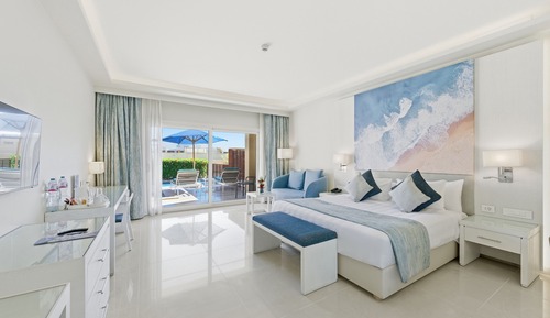 Swim Up Room