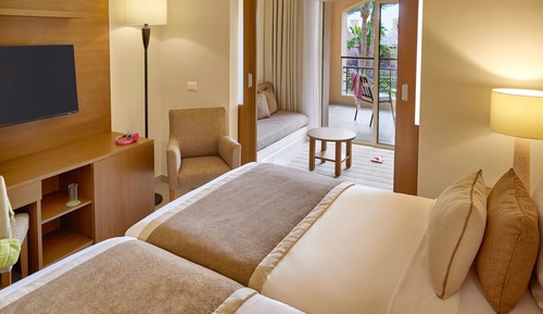 Family Deluxe Room Sea View (Queen or Twin)