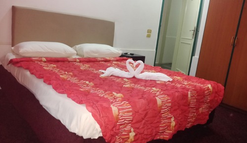 Single Room, Private Bathroom