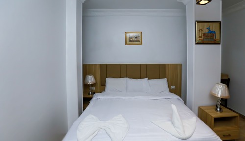 Deluxe Single Room Pyramids View