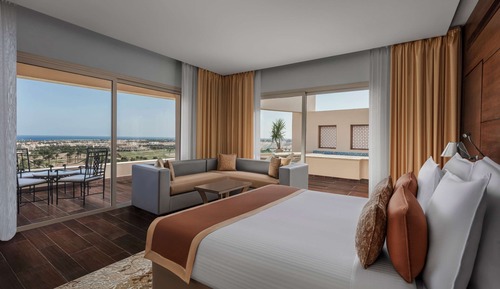 Executive Suite, 1 Queen Bed (Bay or Golf View)