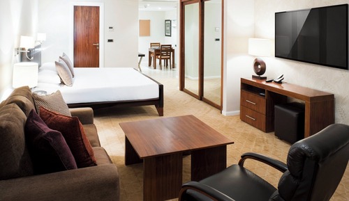 Studio Suite, 1 Queen Bed, Kitchen