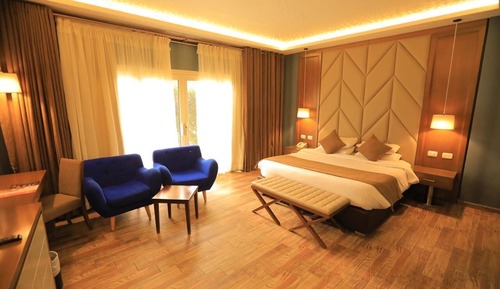 Junior Suite, Pool View