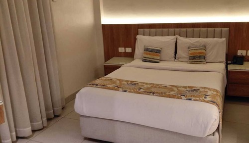 Deluxe King Room