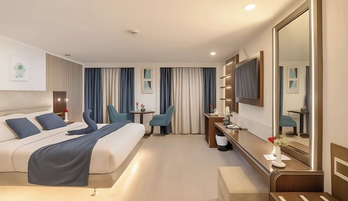 Deluxe Suite, River View