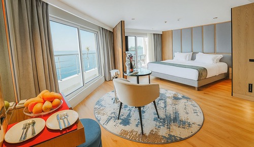 Deluxe Suite, River View