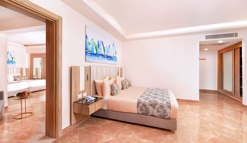 Family Room ( 2 Adults + 2 Childs )