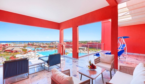 Executive Suite, Pool View