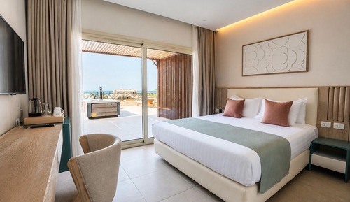Family Jacuzzi Suite