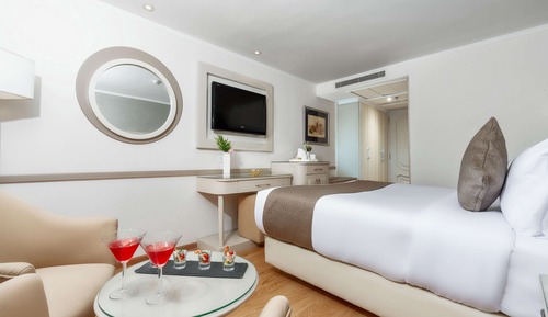 Deluxe Cabin, River View