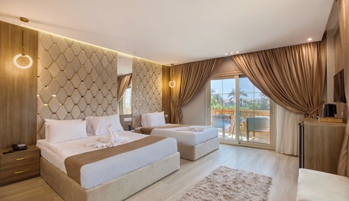 Deluxe Triple Room, Pyramids View Balcony