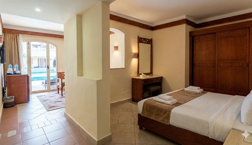 Moonlight Swim-up Suite