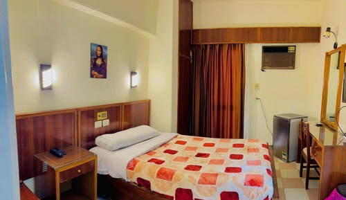Basic Single Room, 1 Queen Bed