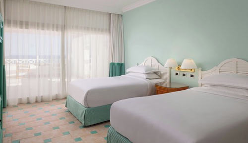 Junior Suite, Balcony, Sea View (High Floor, Sitting Area)