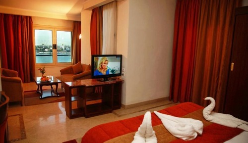 Suite, River View