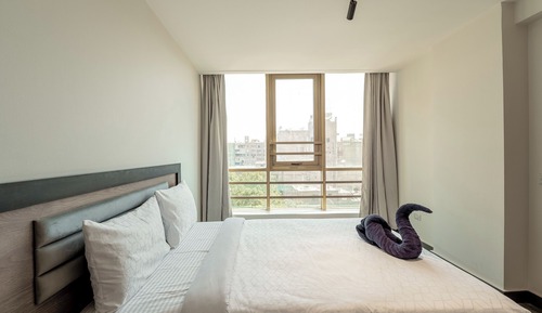 Deluxe Suite, City View