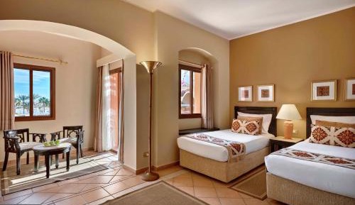 Deluxe, Queen or Twin Bed, Pool View