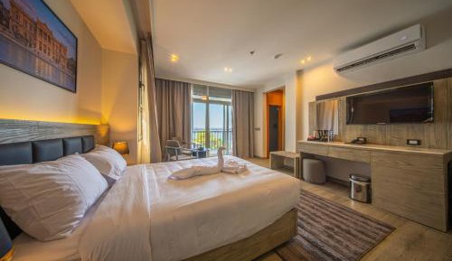 Deluxe Triple Room with Sea View