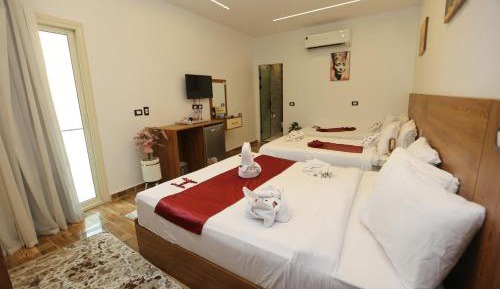 Deluxe Family Room