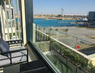One-Bedroom Apartment with Lake View